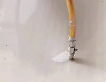 德阳瓷砖空鼓维修公司专业解答在瓷砖铺贴过程中，如果使用的砂料过粗（如全部使用了粗砂），可能会导致以下问题